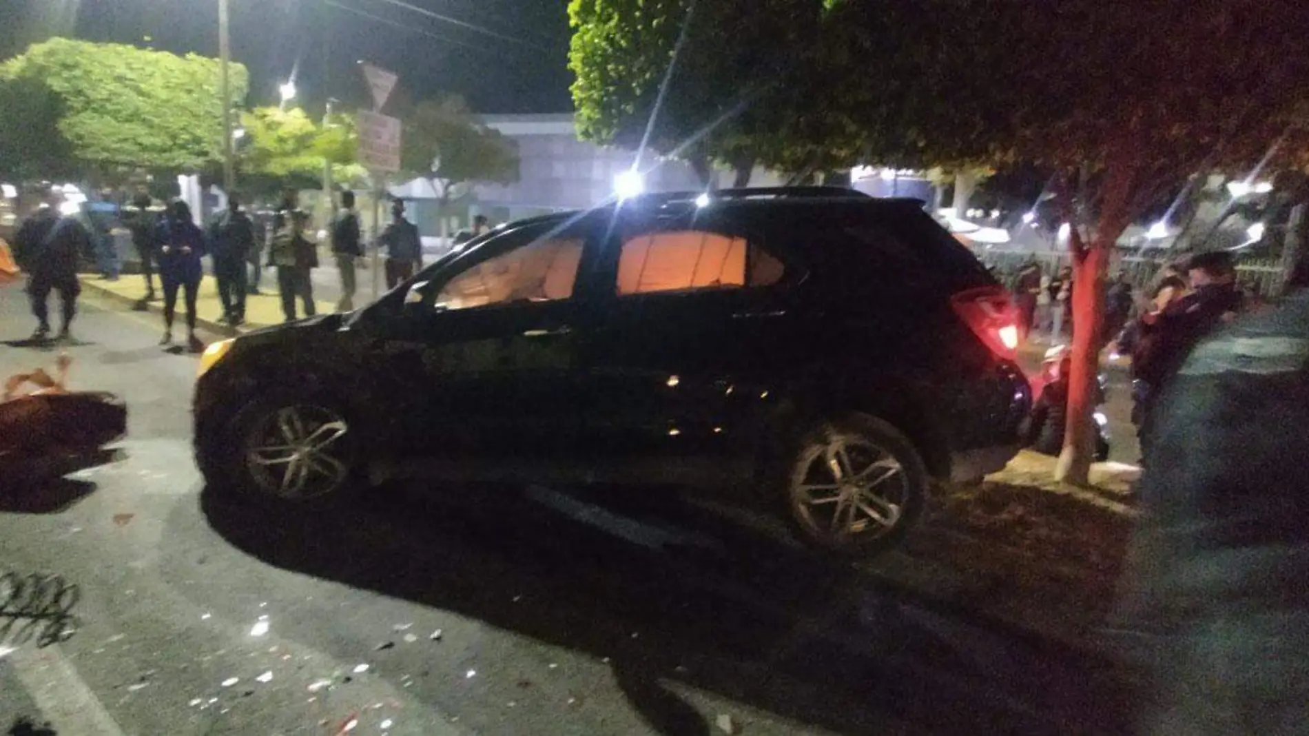 Con lesiones en varias partes del cuerpo resultaron dos personas luego de haber colisionado contra otra unidad, donde aparentemente viajaba  el hijo del alcalde de Tehuacán